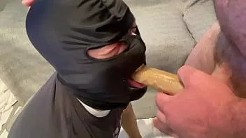 play Cumslut dando cabeça desleixada e engasgando por aquela porca alfa