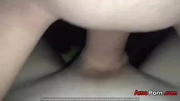 Putar Pasangan remaja merekam rekaman seks pertama mereka