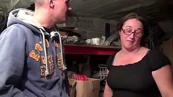 play Hollyboule - BBW Florence robi gang bang z amatorami w piwnicy