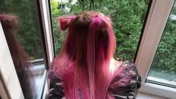 播放 女朋友性感口交和靠近窗户的狗他妈的 - 吸烟