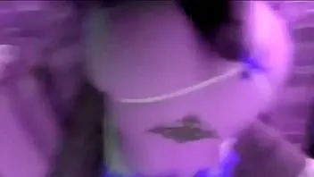 Riproduci Ragazza bianca mi scopa con la lingerie che le ha comprato il suo uomo