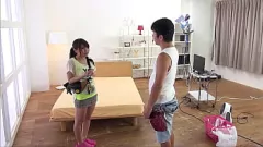 播放 瘦瘦的日本青少年第一次口交继家庭成员