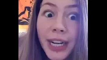 Afspelen Taylorxkittencutie toont haar tieten en plaagt enorme zoete kont in ameporn