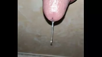 play Mungere un dildo prostatico in bagno